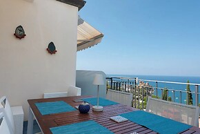 Luxury sea View, With Infinity Pool in Sicily
