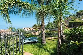 Luxury sea View, With Infinity Pool in Sicily