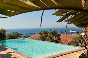 Luxury sea View, With Infinity Pool in Sicily