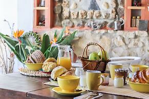 Guincho Typical House I by Homing