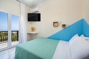 Modern 2 bed Apartment in Downtown of Fira