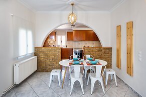 Modern 2 bed Apartment in Downtown of Fira