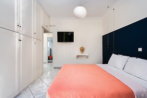 Modern 2 bed Apartment in Downtown of Fira