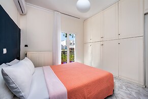 Modern 2 bed Apartment in Downtown of Fira