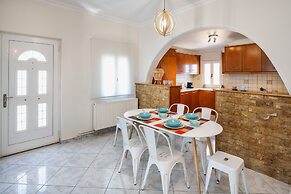 Modern 2 bed Apartment in Downtown of Fira