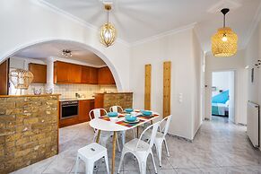 Modern 2 bed Apartment in Downtown of Fira