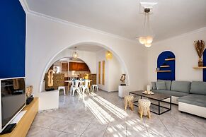 Modern 2 bed Apartment in Downtown of Fira