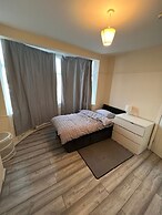 Budget 5-bed Apartment in Barking