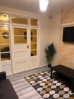 Budget 5-bed Apartment in Barking