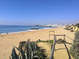 Central Albufeira 2-B Apt, Sleeps 6, Pool, Parking