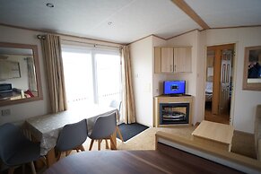 pet Stay Free Heacham 3 Bedroom van With Decking