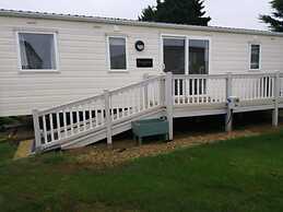 pet Stay Free Heacham 3 Bedroom van With Decking