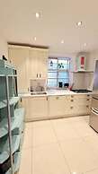 Modern 3-bed House in Surrey Quays