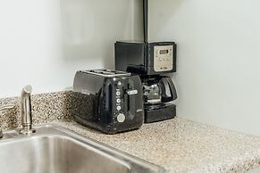 Chic & Pristine 1BR Apt in Marshfield