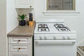 Chic & Pristine 1BR Apt in Marshfield