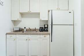 Chic & Pristine 1BR Apt in Marshfield