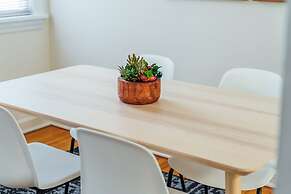 Chic & Pristine 1BR Apt in Marshfield