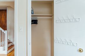 Chic & Pristine 1BR Apt in Marshfield