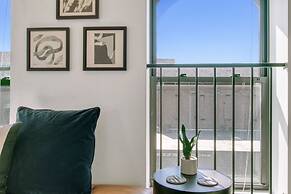 1BR Apt near Pay Parking in West Loop