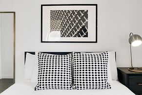 1BR Apt near Pay Parking in West Loop