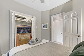 2BR Designer Apt in Festive Boystown