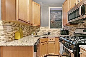 2BR Designer Apt in Festive Boystown