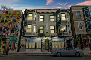 2BR Designer Apt in Festive Boystown