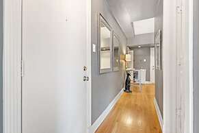 2BR Designer Apt in Festive Boystown