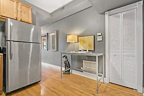 2BR Designer Apt in Festive Boystown