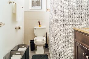 Sophisticated 2BR in Wrigleyville