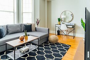 Sophisticated 2BR in Wrigleyville