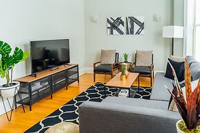 Sophisticated 2BR in Wrigleyville