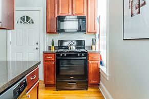 Sophisticated 2BR in Wrigleyville