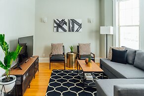 Sophisticated 2BR in Wrigleyville