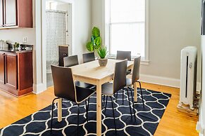 Sophisticated 2BR in Wrigleyville