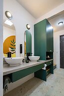 Sleeps 9 Outdoor Space PingPong Table