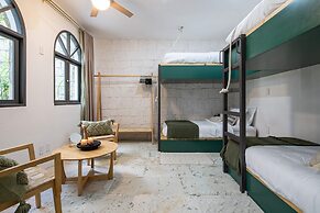 Sleeps 9 Outdoor Space PingPong Table