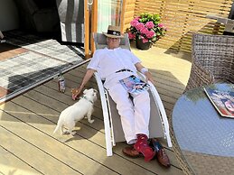 Rowan Boutique Lodge for Couples With a dog