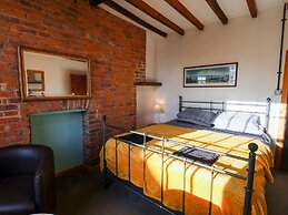 16 St. Sepulchre Street