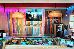 feels Beach Club Hotel