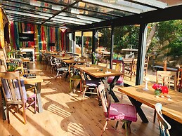 feels Beach Club Hotel