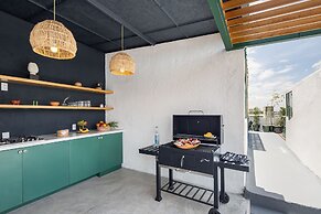 Rooftop Hot Tub 3 levels 5br in Villa