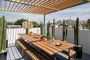 Rooftop Hot Tub 3 levels 5br in Villa