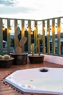 Rooftop Hot Tub 3 levels 5br in Villa