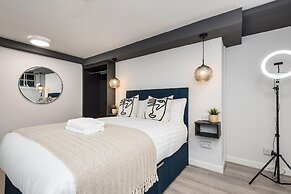 Stunning L1 Seel Street Georgian 3 Bedroom Townhouse Sleeps 10 People