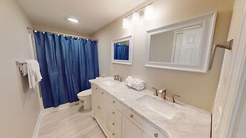 Pier Watch Villas 308 - 6 Bedroom Oceanfront 6 Condo by Redawning