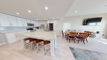 Pier Watch Villas 308 - 6 Bedroom Oceanfront 6 Condo by Redawning