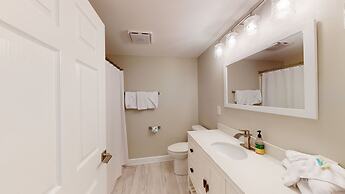 Pier Watch Villas 308 - 6 Bedroom Oceanfront 6 Condo by Redawning