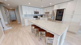 Pier Watch Villas 308 - 6 Bedroom Oceanfront 6 Condo by Redawning