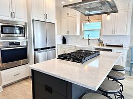 Salty Dog 5 Bedroom Home by RedAwning